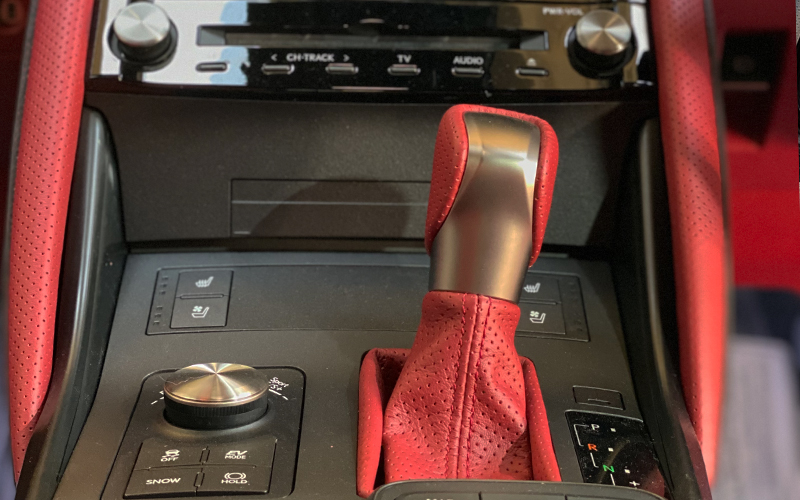 lexus_is300h_2021_leather_interior